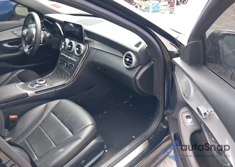 2019 Mercedes-Benz C 300 z USA, uszkodzony, nr VIN 55SWF8DB8KU308099